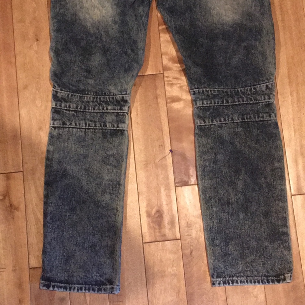 Distressed Jeans - Picture 7 of 8